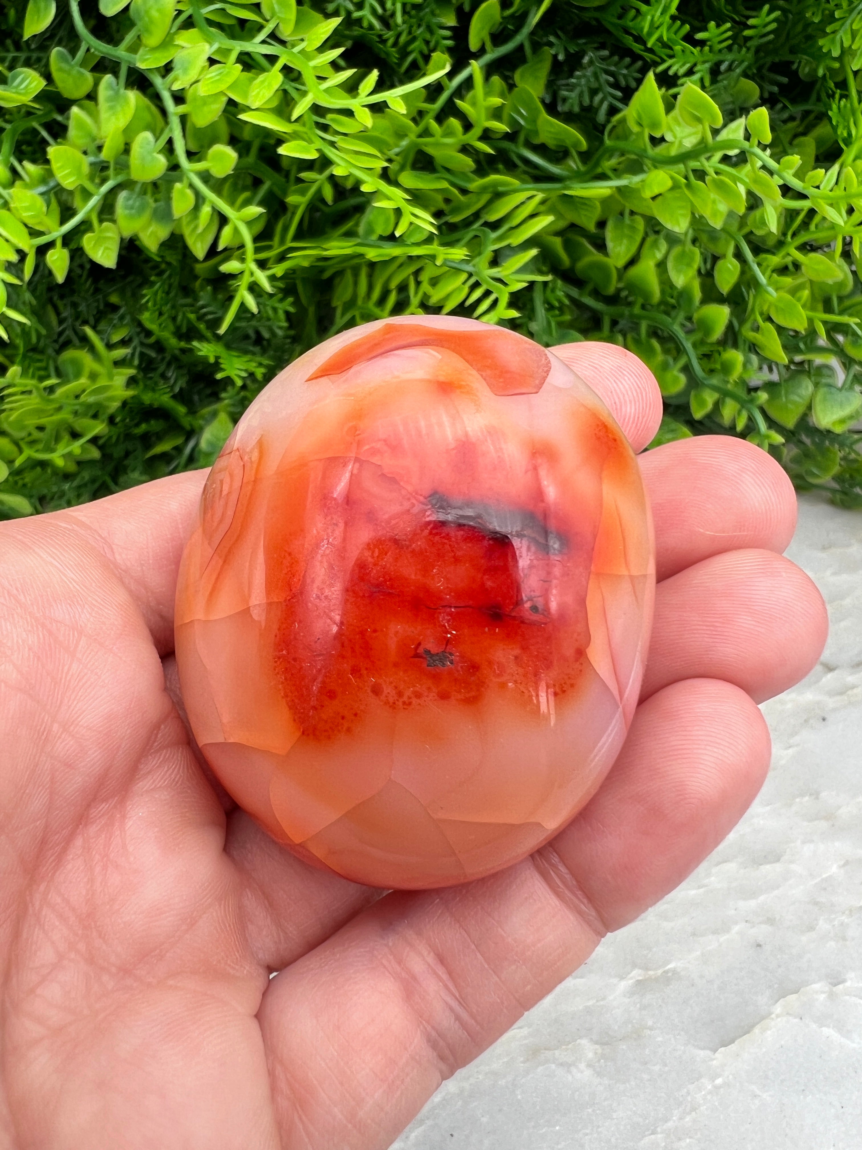 Carnelian tumbled stone (6 cm)