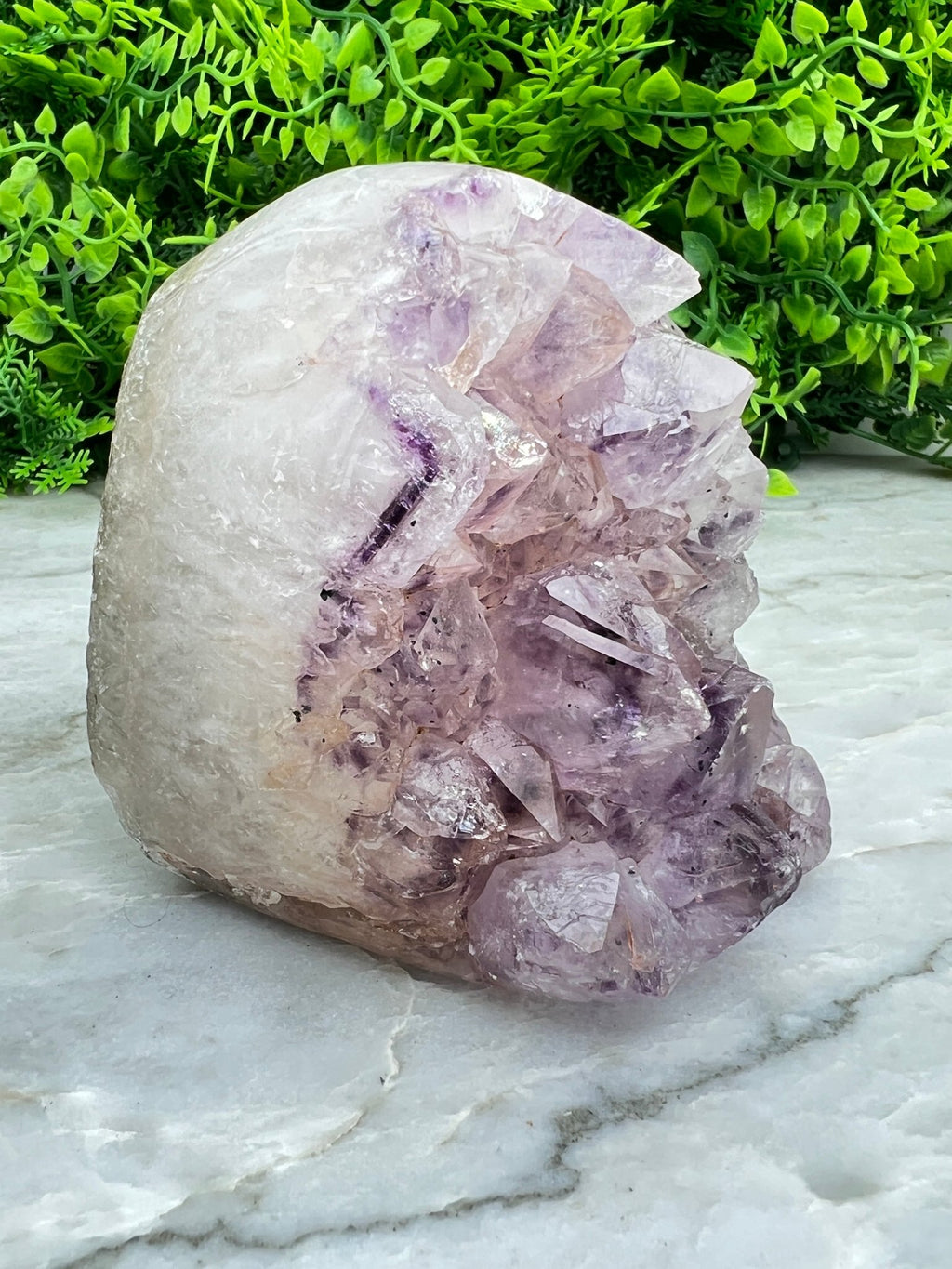 Amethyst mit Bergkristall, Cluster-Schliff an der Basis (1,024 kg) von KEY LIME STORE