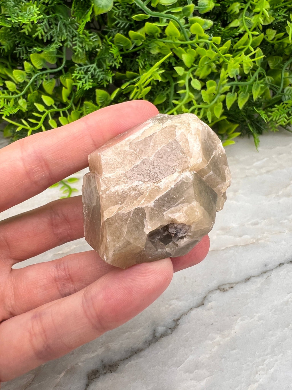 Grossulaar hexagon half ruw half gepolijst by KEY LIME STORE