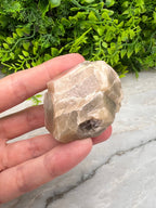 Grossulaar hexagon half ruw half gepolijst by KEY LIME STORE