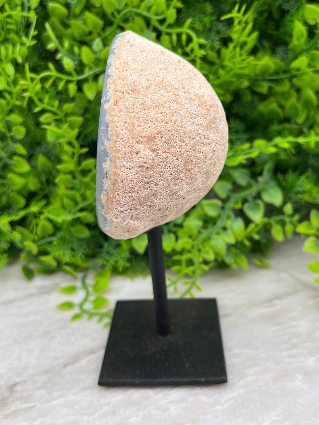 Achat-Geode auf Sockel (13 cm) von KEY LIME STORE