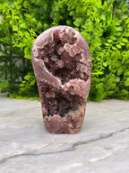 Roze Amethist half gepolijst (326 gr.)