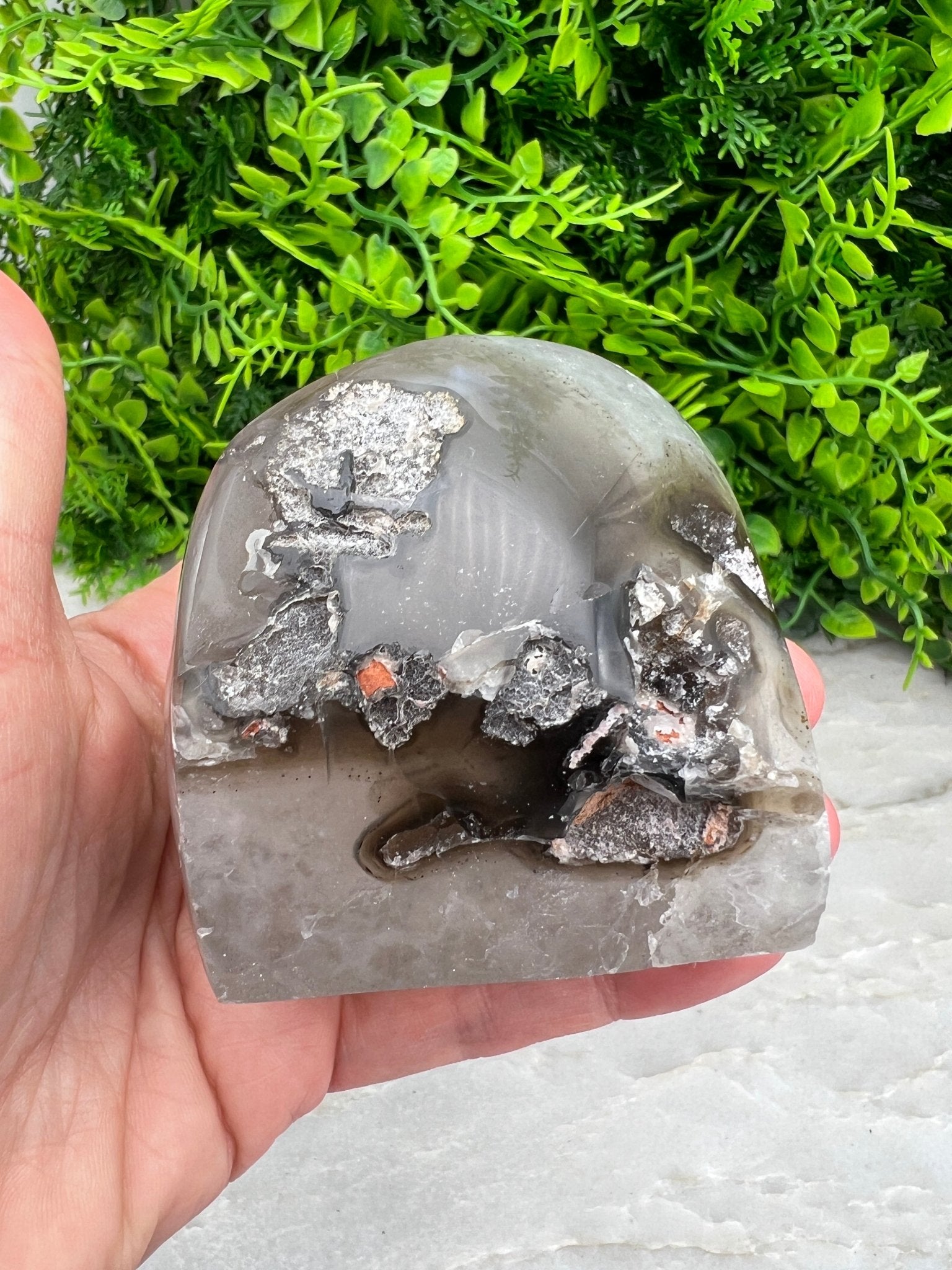 Amethyst-Geode, geschliffener Sockel (6 cm) von KEY LIME STORE