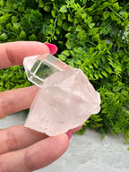 Zeer helder Bergkristal cluster (5 cm) by KEY LIME STORE