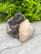 Grijze Amethist met Calciet cut base by KEY LIME STORE
