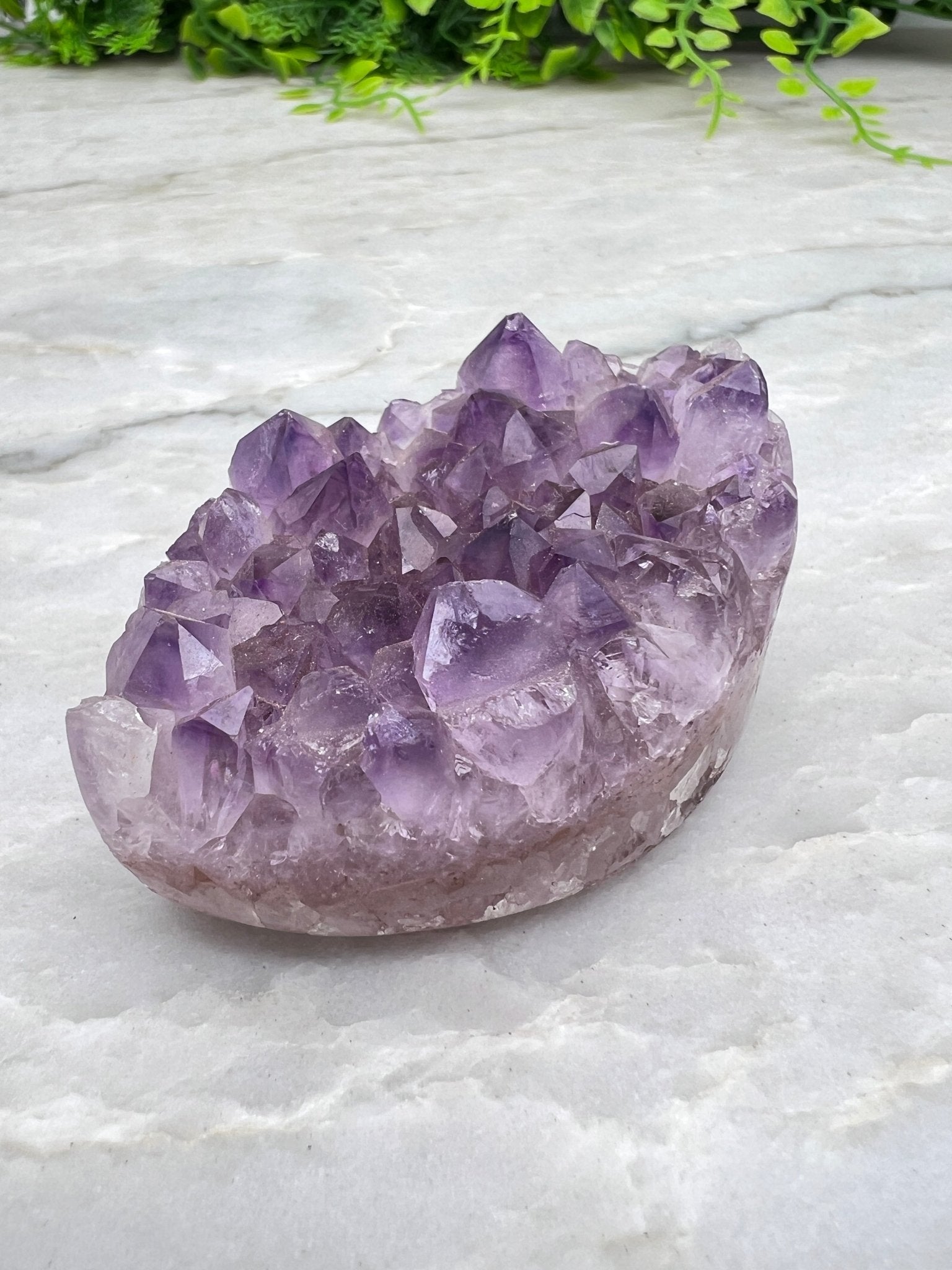 Rundum polierter Amethyst in Ellipsenform (6 cm) von KEY LIME STORE