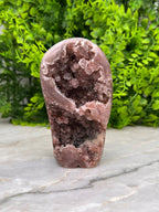 Roze Amethist half gepolijst (326 gr.)