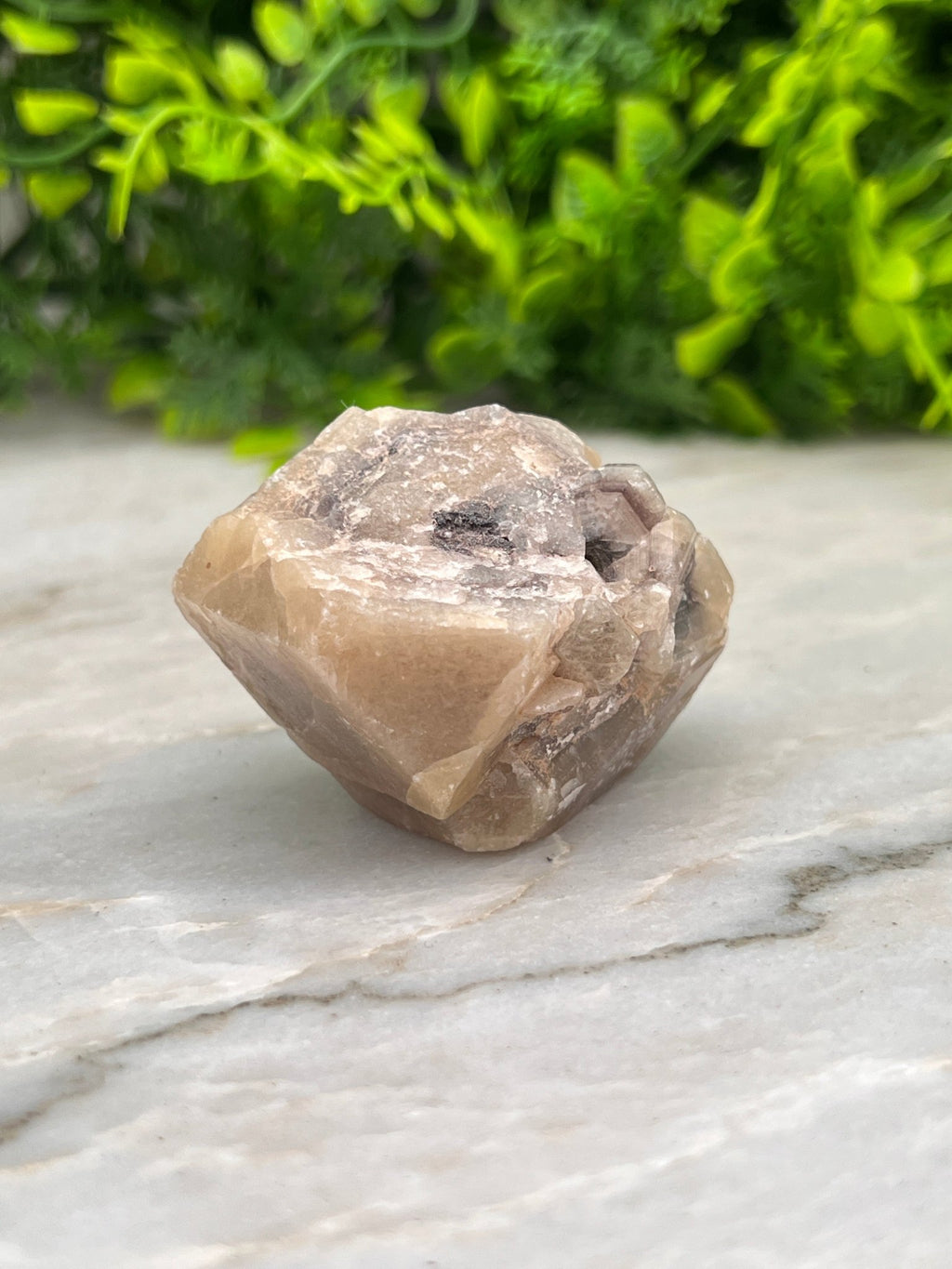 Grossulaar hexagon half ruw half gepolijst by KEY LIME STORE