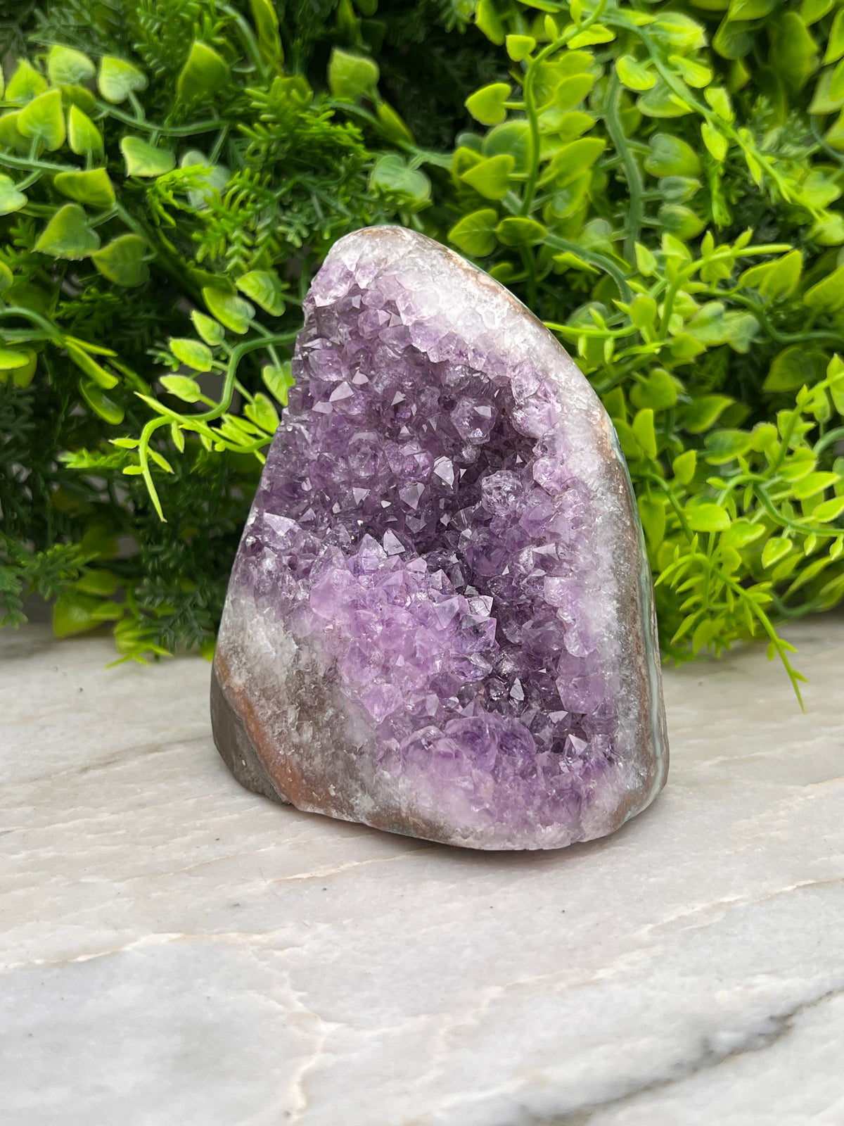 Amethist cluster cut base met gepolijste randen