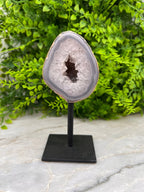 Agaat op standaard by KEY LIME STORE