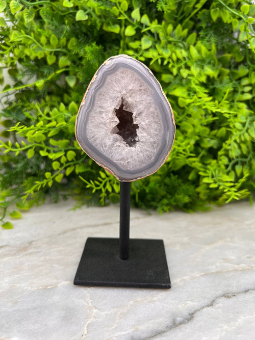 Agaat op standaard by KEY LIME STORE