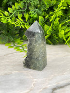 Prehniet toren half ruw half gepolijst by KEY LIME STORE