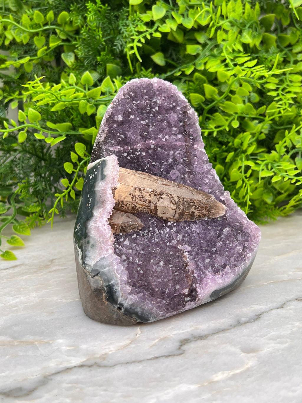 Amethist met Kwartskristal cut base - zeldzaam by KEY LIME STORE