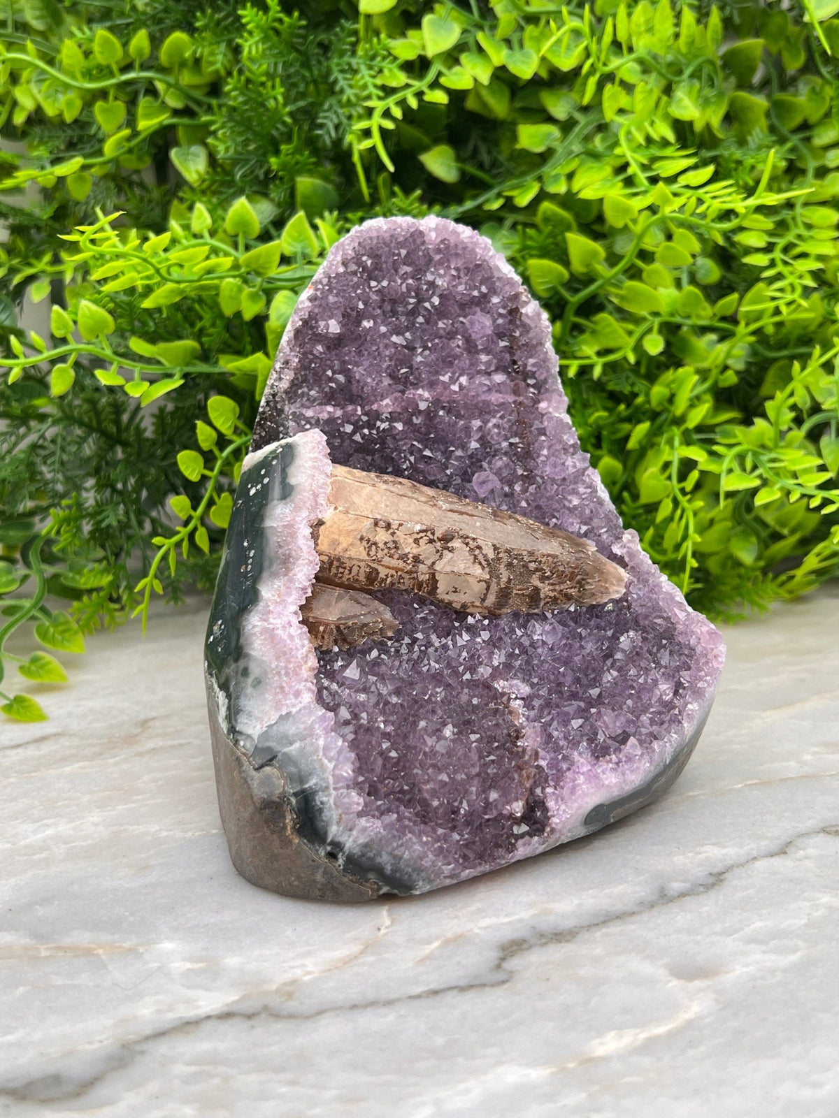 Amethist met Kwartskristal cut base - zeldzaam by KEY LIME STORE