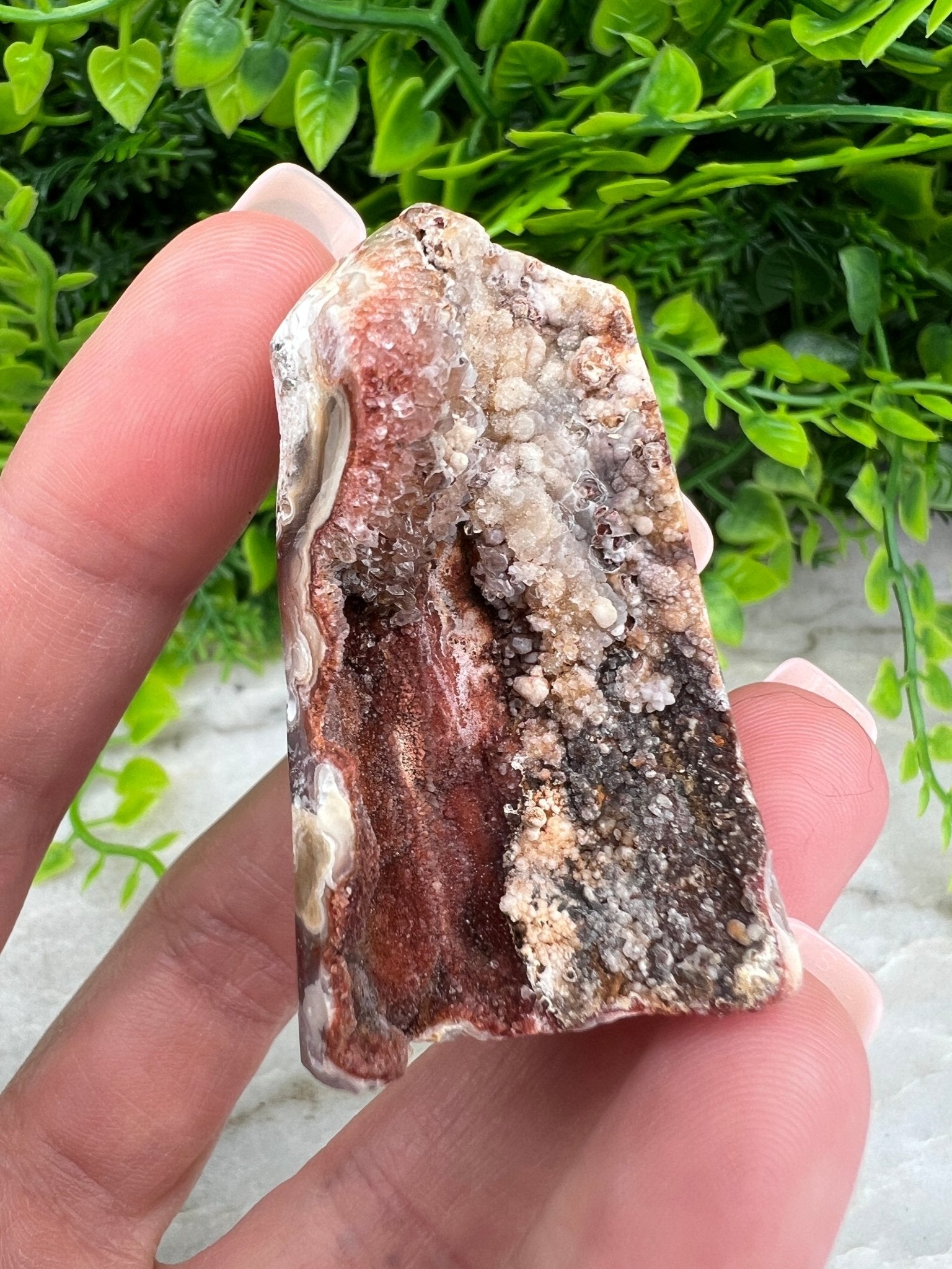 Türmchen mit Sockel aus geschliffenem Amethyst-Achat von KEY LIME STORE
