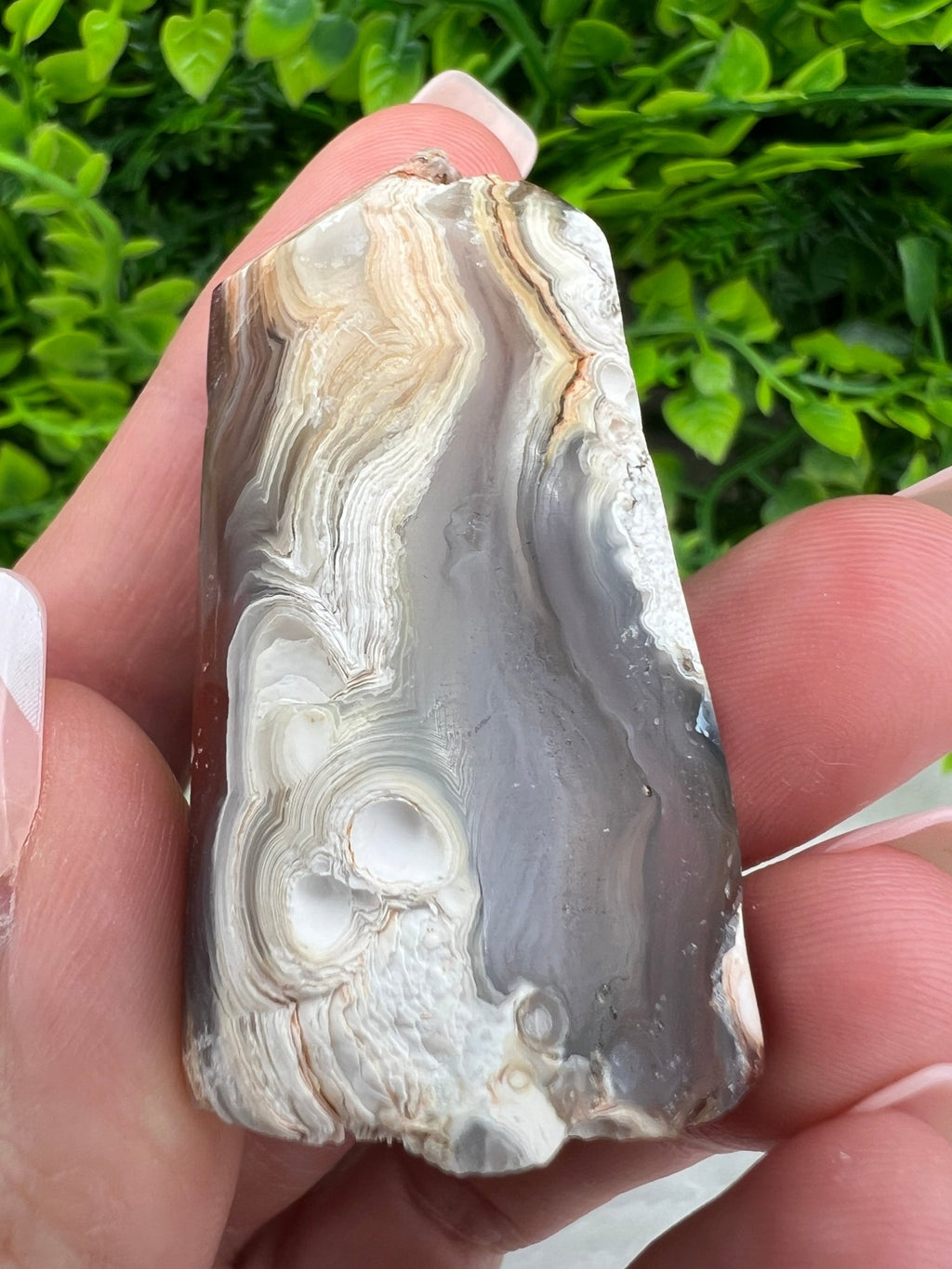 Türmchen mit Sockel aus geschliffenem Amethyst-Achat von KEY LIME STORE
