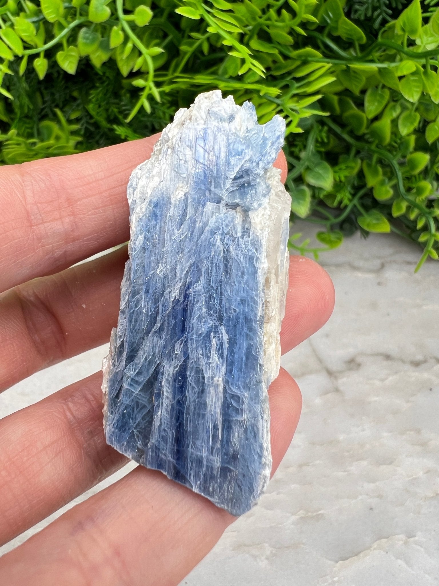Kyaniet ruw (6 cm) by KEY LIME STORE