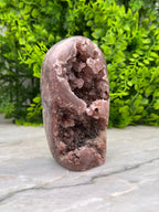 Roze Amethist half gepolijst (326 gr.)