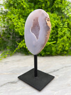 Agaat geode op standaard (14 cm)