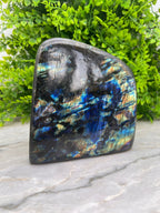 Labradoriet sculptuur by KEY LIME STORE