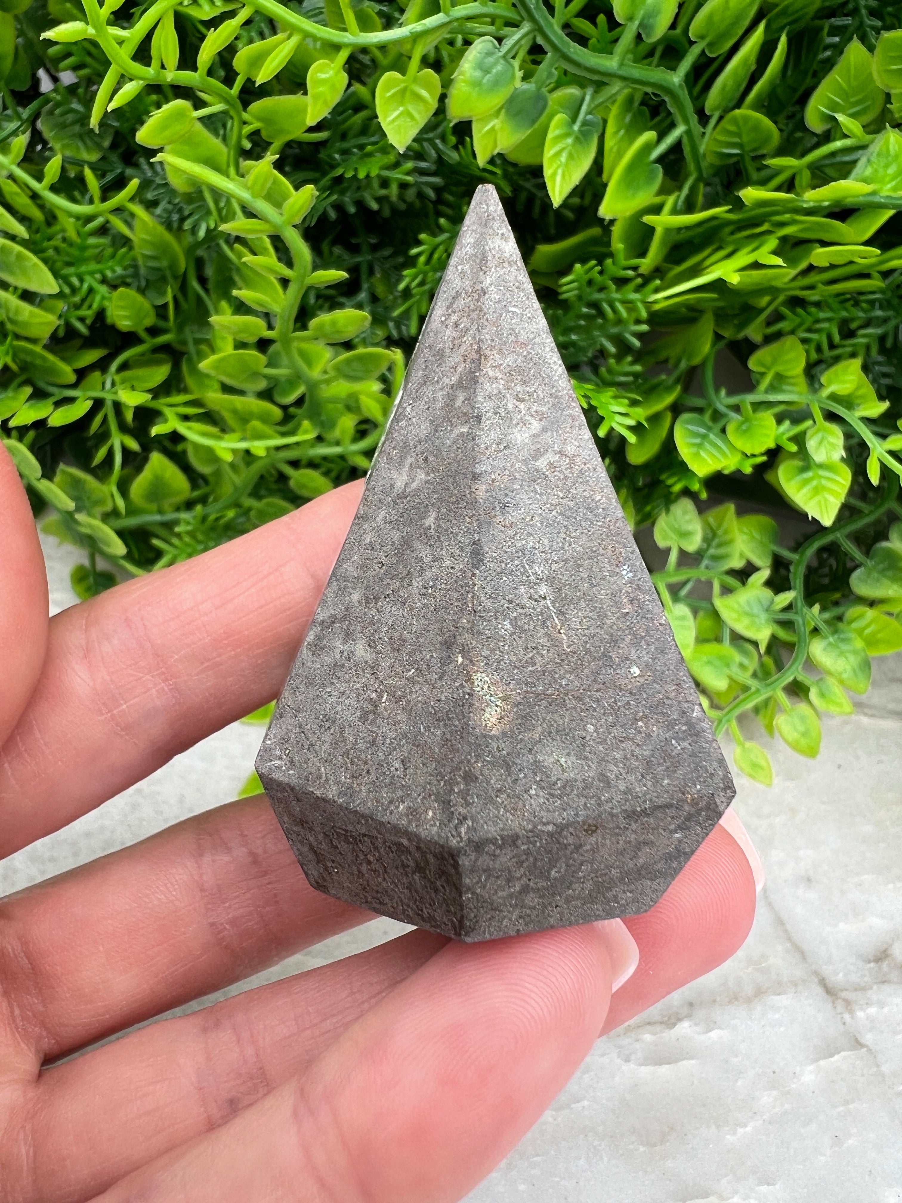 Grijze Amethist diamantvorm cut base