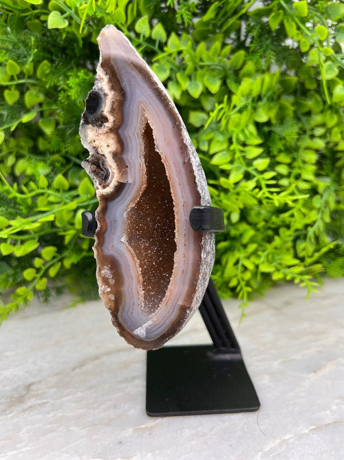 Agaat geode op standaard by KEY LIME STORE