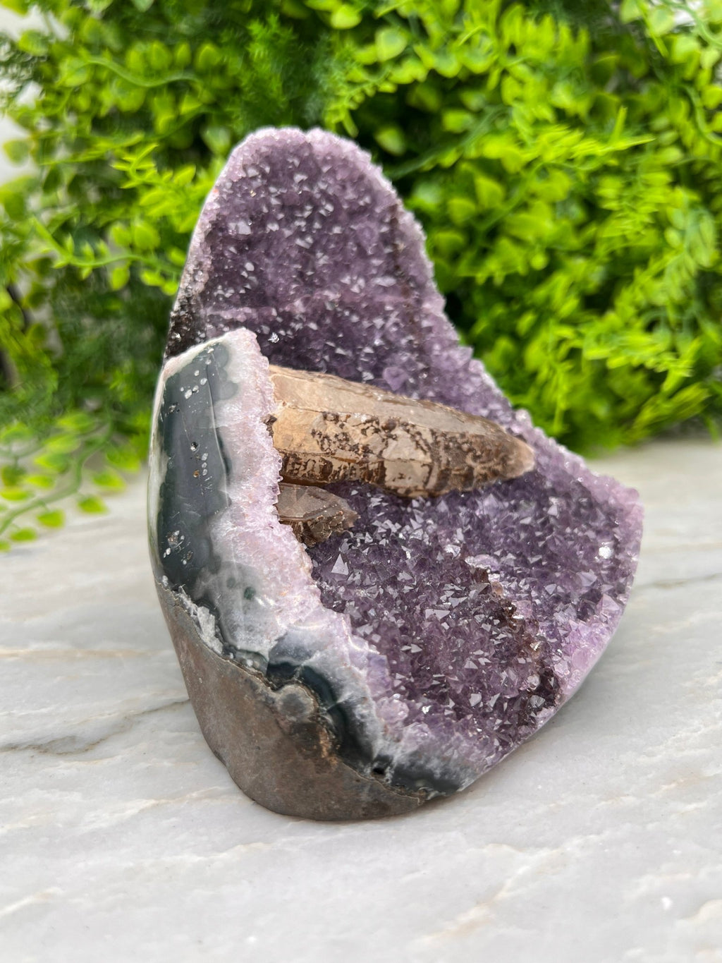 Amethist met Kwartskristal cut base - zeldzaam by KEY LIME STORE