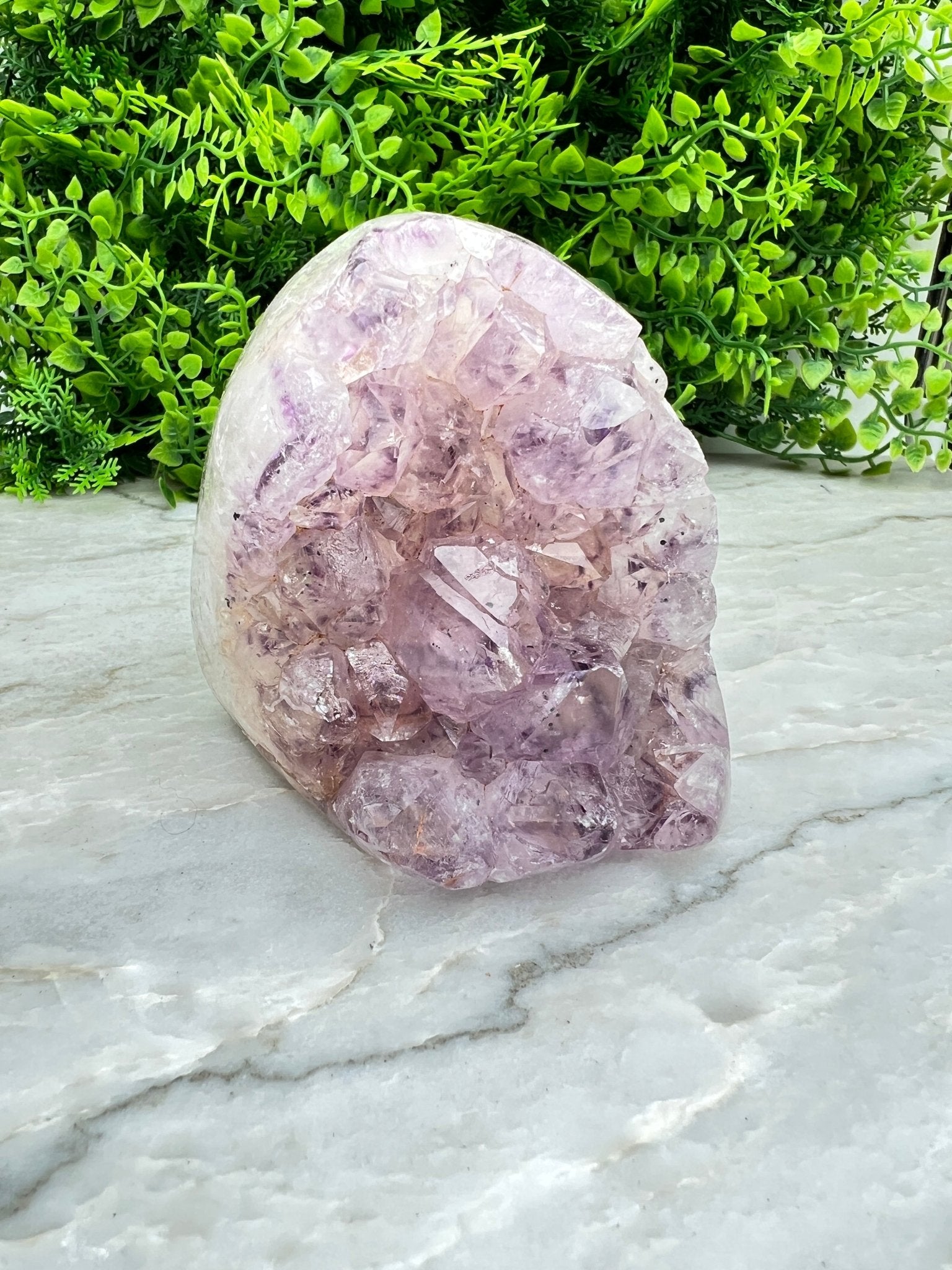 Amethyst mit Bergkristall, Cluster-Schliff an der Basis (1,024 kg) von KEY LIME STORE