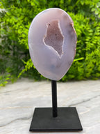 Agaat geode op standaard (14 cm)