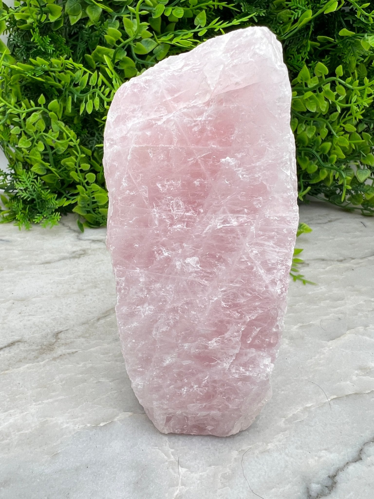 Rozenkwarts ruw cut base (1.245 kg) by KEY LIME STORE
