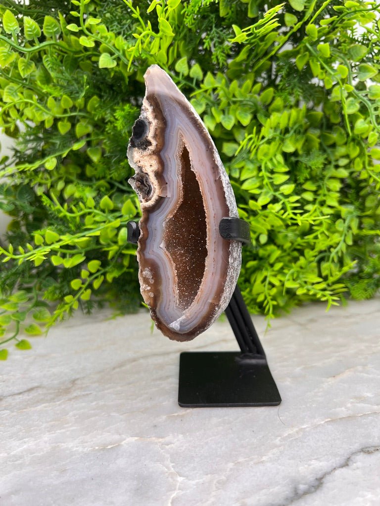 Agaat geode op standaard by KEY LIME STORE