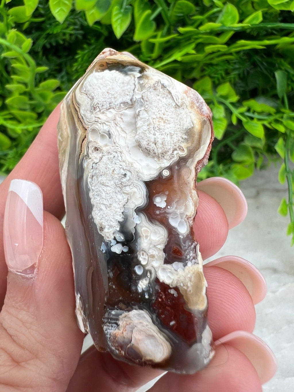Türmchen mit Sockel aus geschliffenem Amethyst-Achat von KEY LIME STORE
