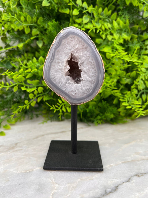 Agaat op standaard by KEY LIME STORE