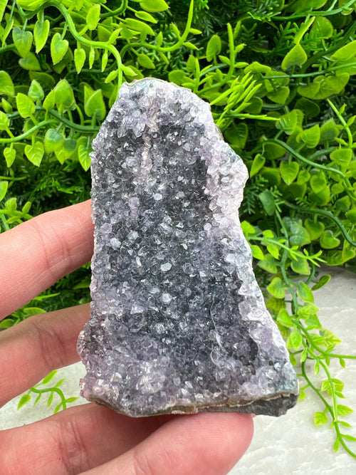 Amethyst-Cluster-Schliff, Sockel (7 cm) von KEY LIME STORE