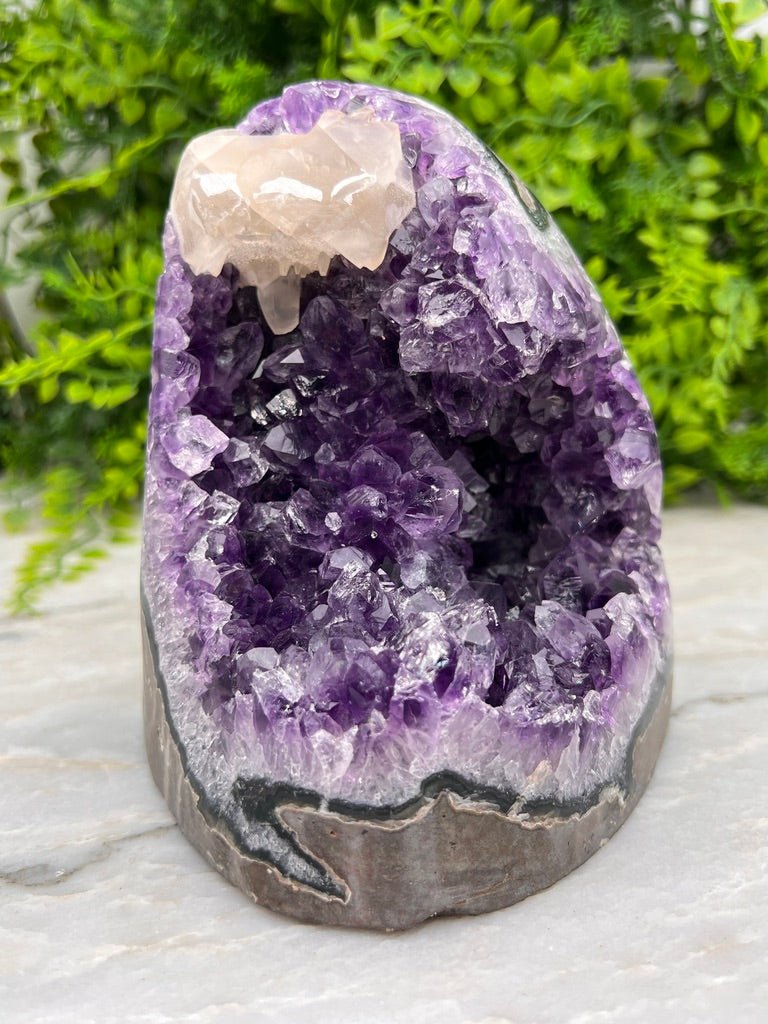 Amethist met Calciet by KEY LIME STORE