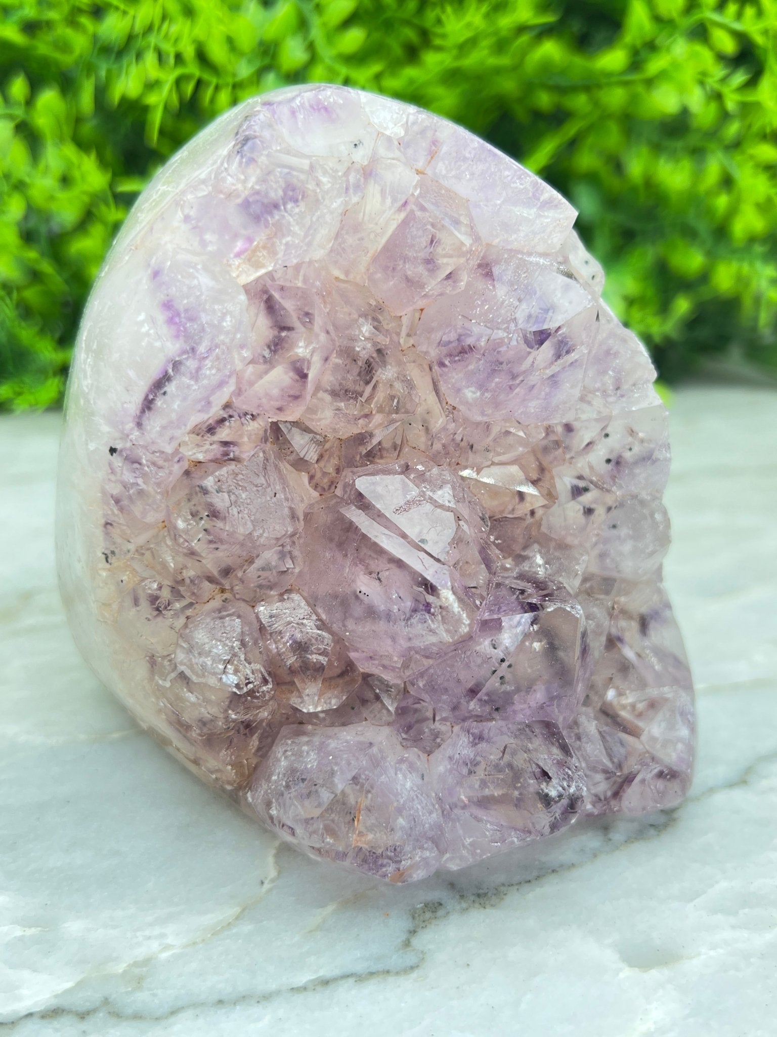 Amethyst mit Bergkristall, Cluster-Schliff an der Basis (1,024 kg) von KEY LIME STORE