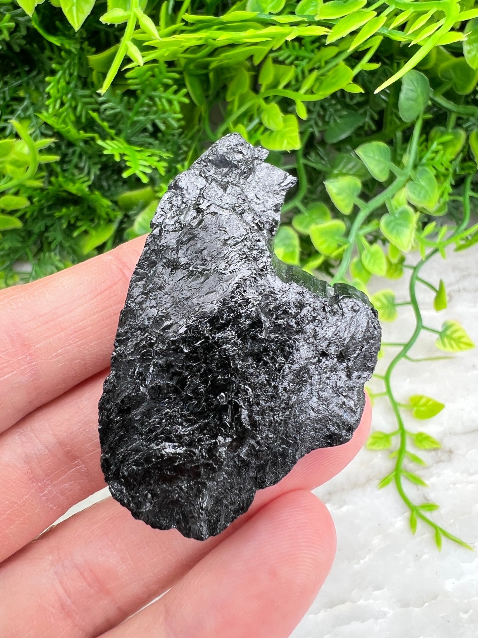 Tourmaline noire brute (5 cm) par KEY LIME STORE