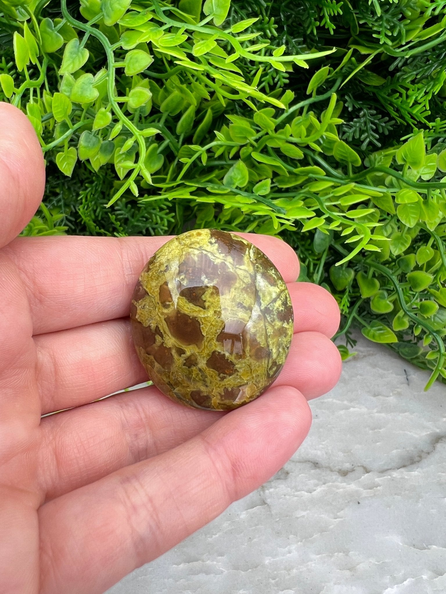 Grüner Opal als Kuschelstein (4 cm) von KEY LIME STORE