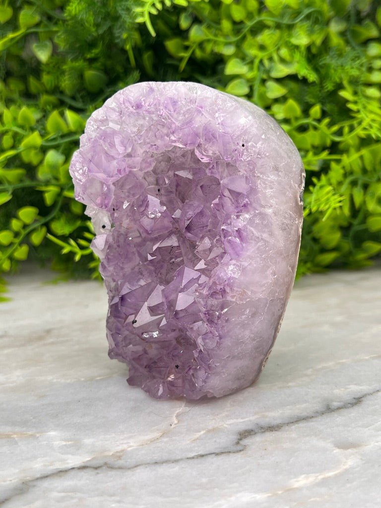 Amethist op Bergkristal by KEY LIME STORE