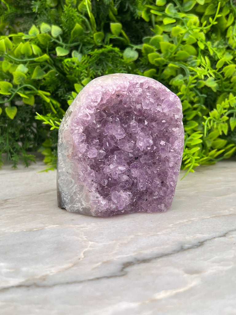 Amethist cluster cut base met gepolijste randen