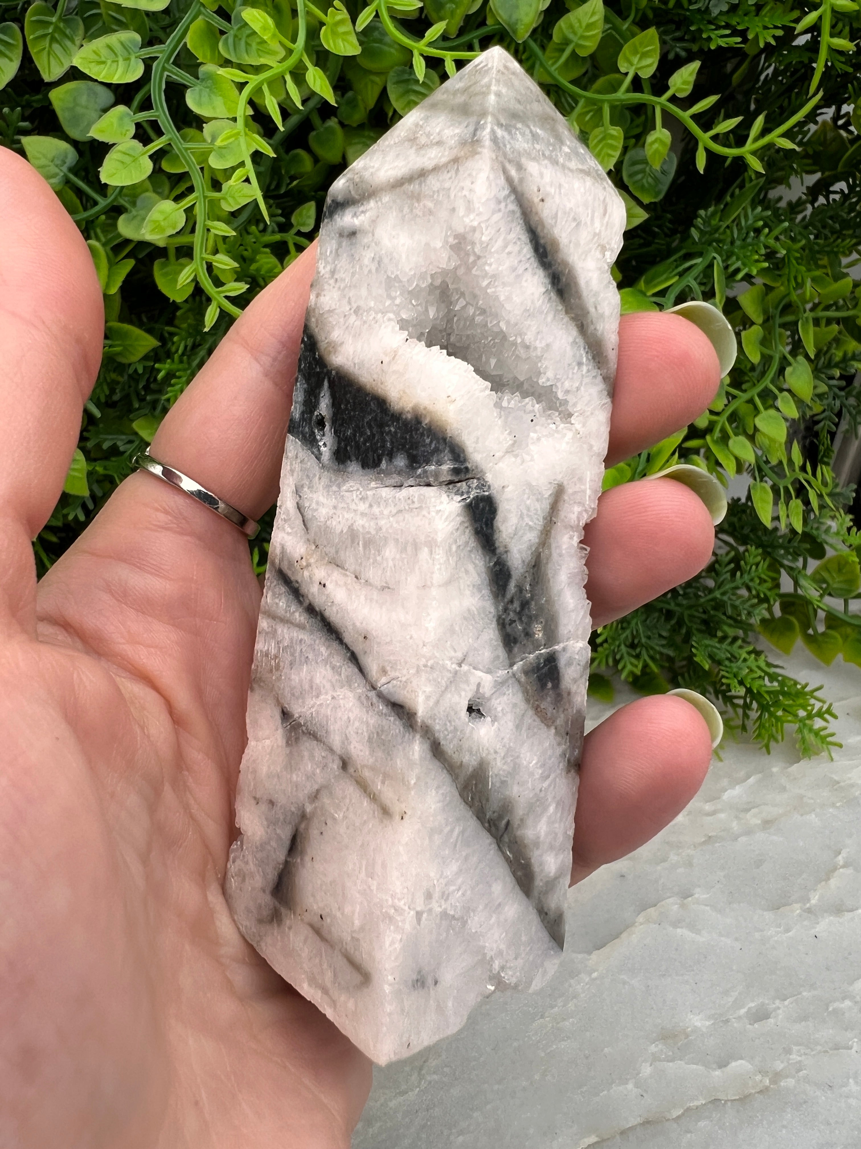 Druzen-Zebra-Jaspis-Turm (10,5 cm / 173 g)