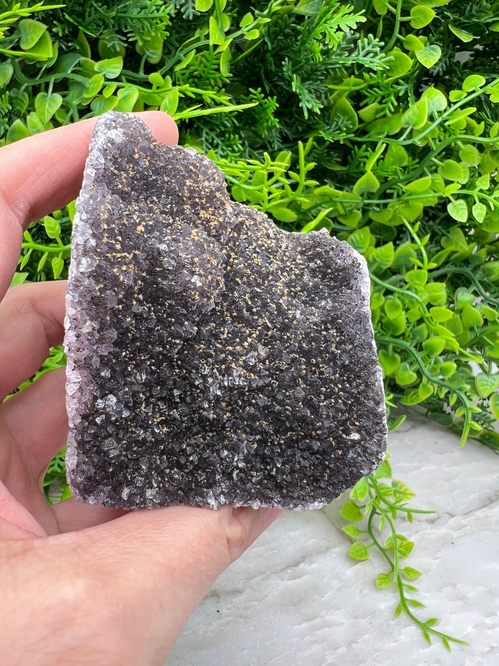Schwarzer Amethyst-Cluster (7 cm) von KEY LIME STORE