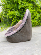 Amethist met Kwartskristal cut base - zeldzaam by KEY LIME STORE