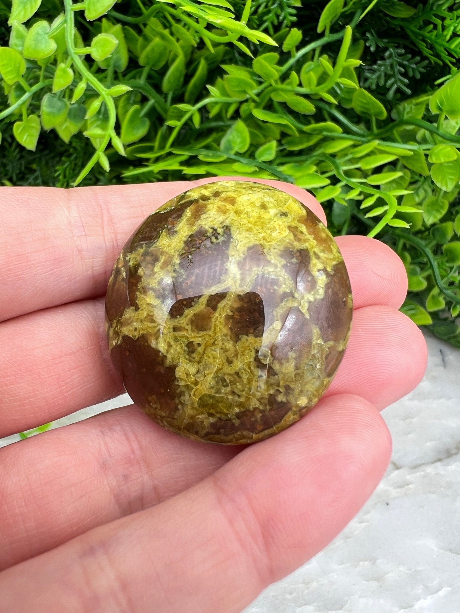 Grüner Opal als Kuschelstein (4 cm) von KEY LIME STORE