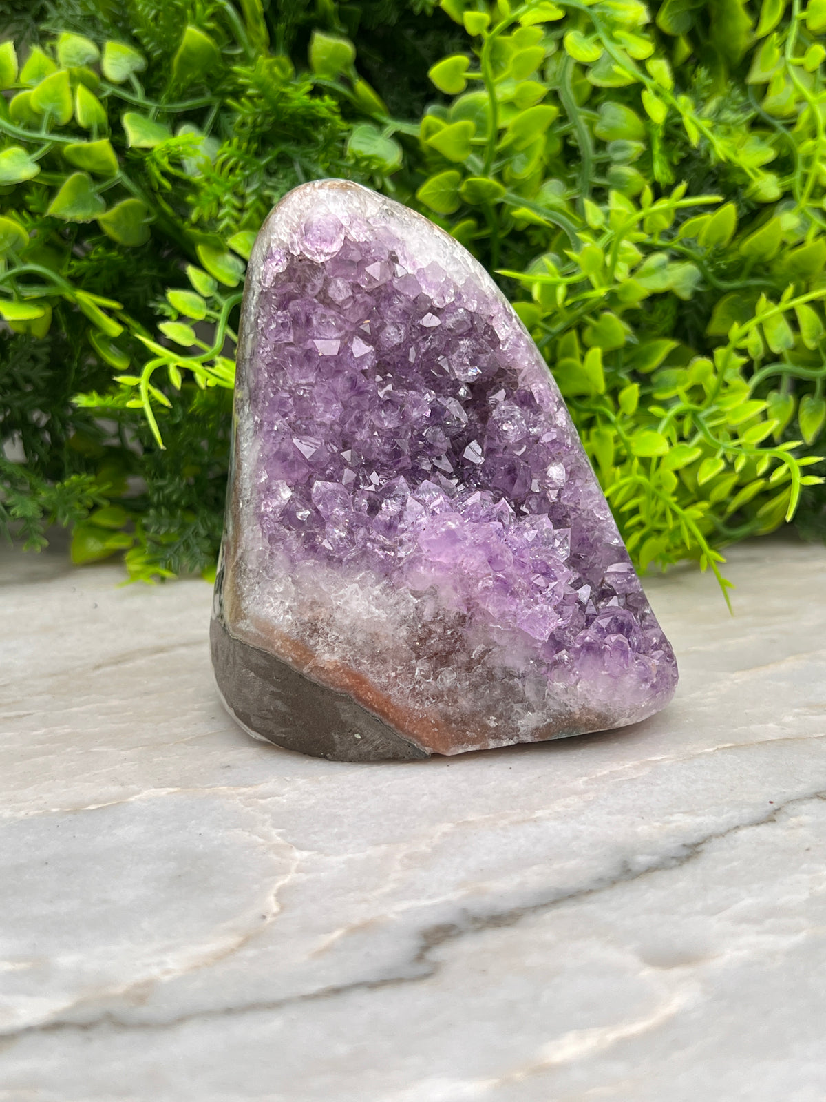 Amethist cluster cut base met gepolijste randen