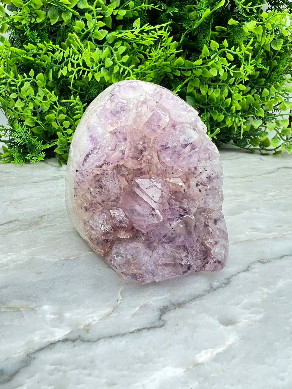 Amethyst mit Bergkristall, Cluster-Schliff an der Basis (1,024 kg) von KEY LIME STORE