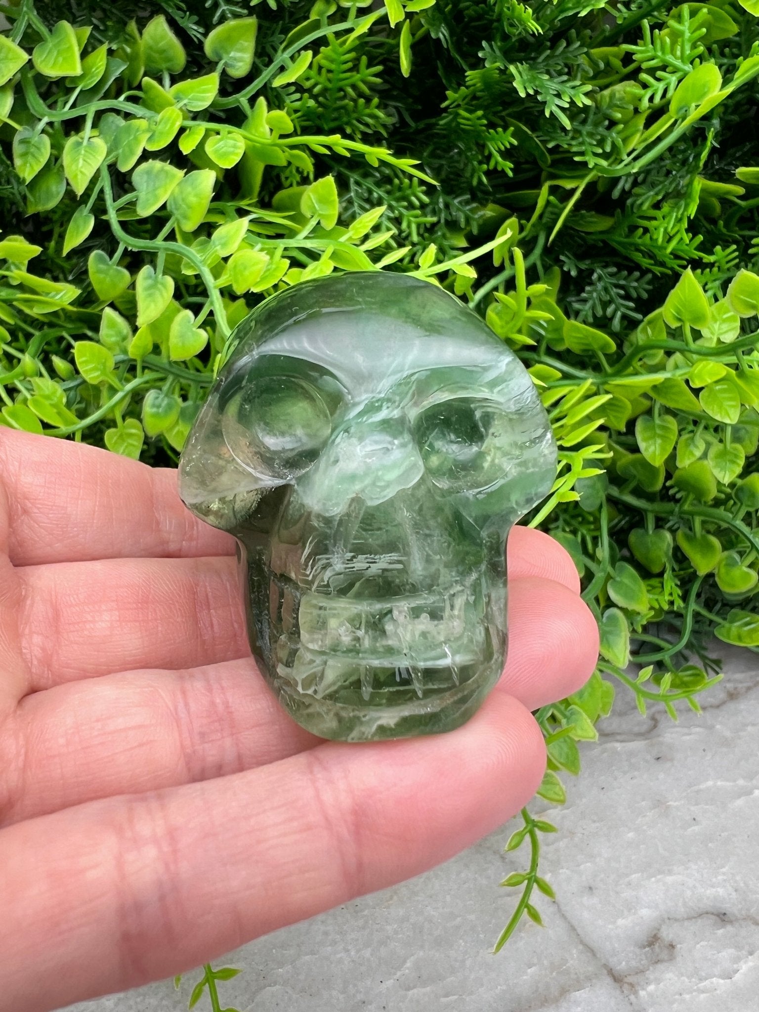 Regenbogen-Fluorit-Schädel (hohe Qualität) von KEY LIME STORE