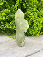 Prehniet toren half ruw half gepolijst by KEY LIME STORE