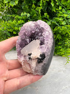 Amethist cluster met calciet