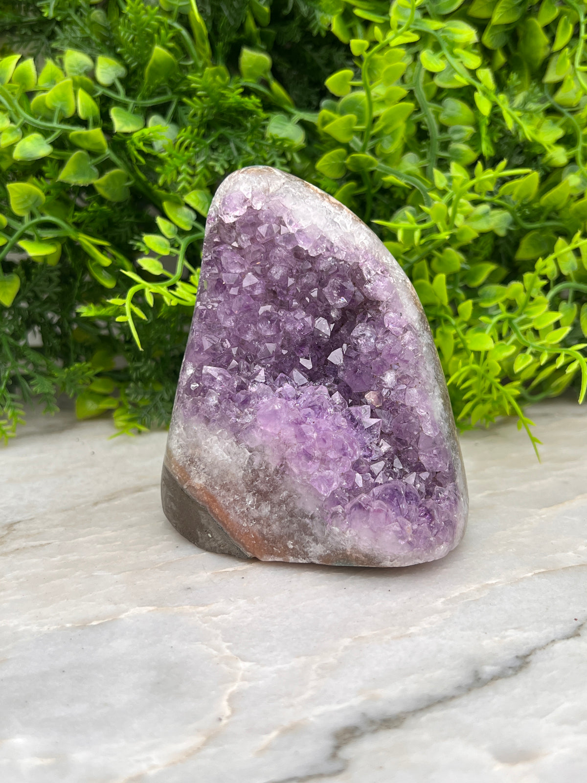 Amethist cluster cut base met gepolijste randen